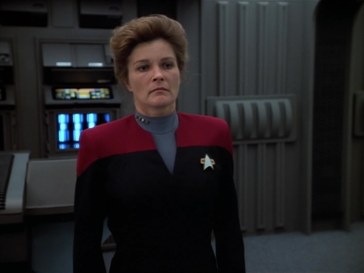 extant_StarTrek_VOY_4x07-ScientificMethod_03185.jpg