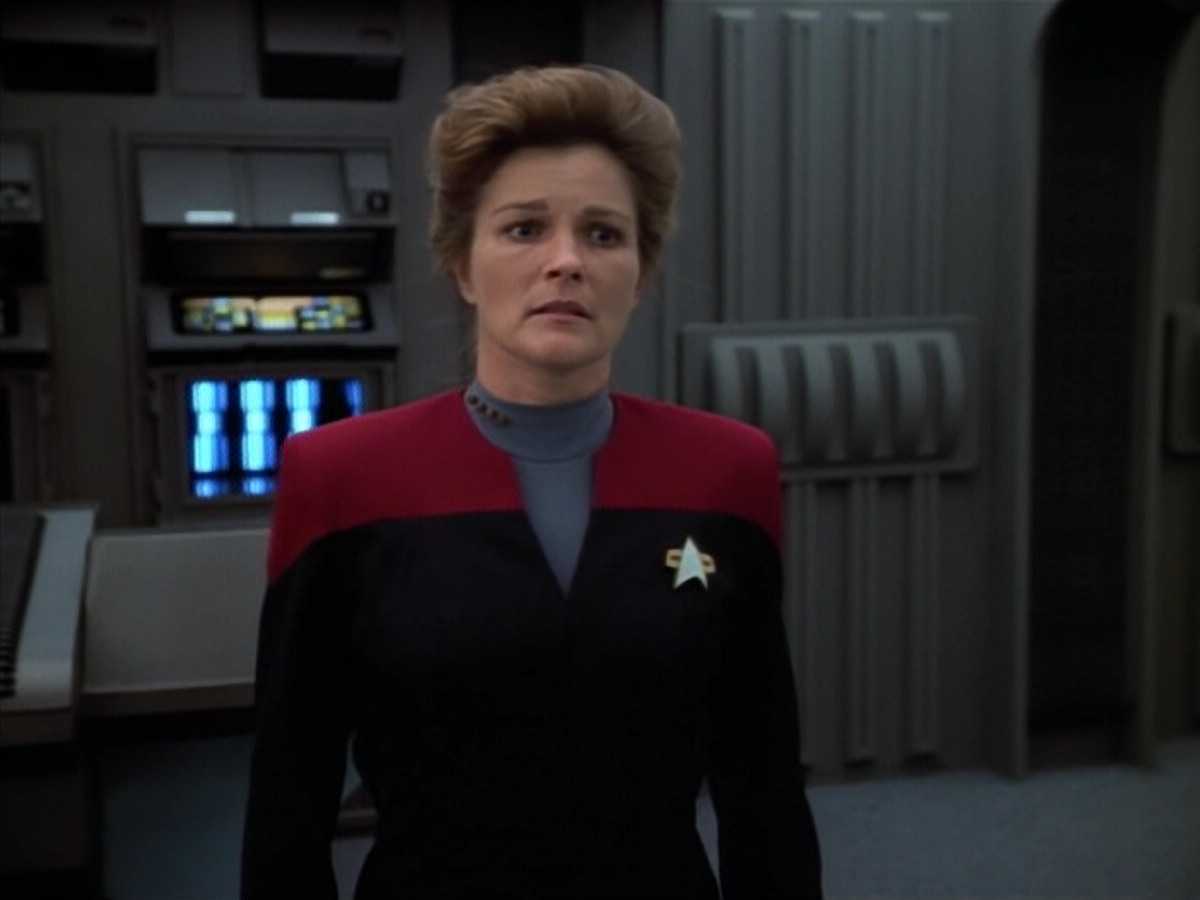 extant_StarTrek_VOY_4x07-ScientificMethod_03226.jpg