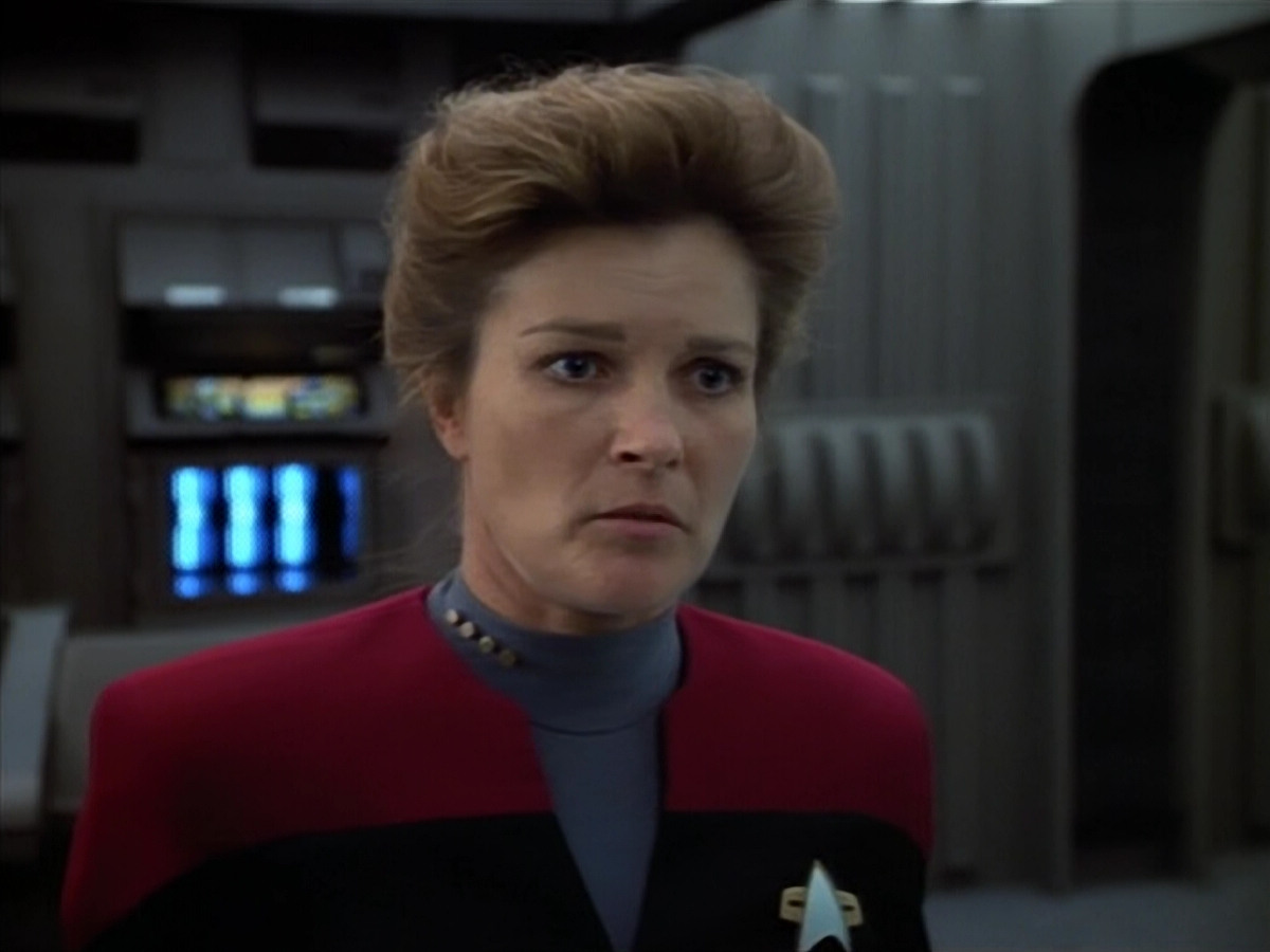 extant_StarTrek_VOY_4x07-ScientificMethod_03235.jpg
