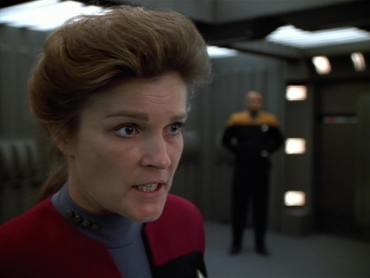 extant_StarTrek_VOY_4x07-ScientificMethod_03249.jpg