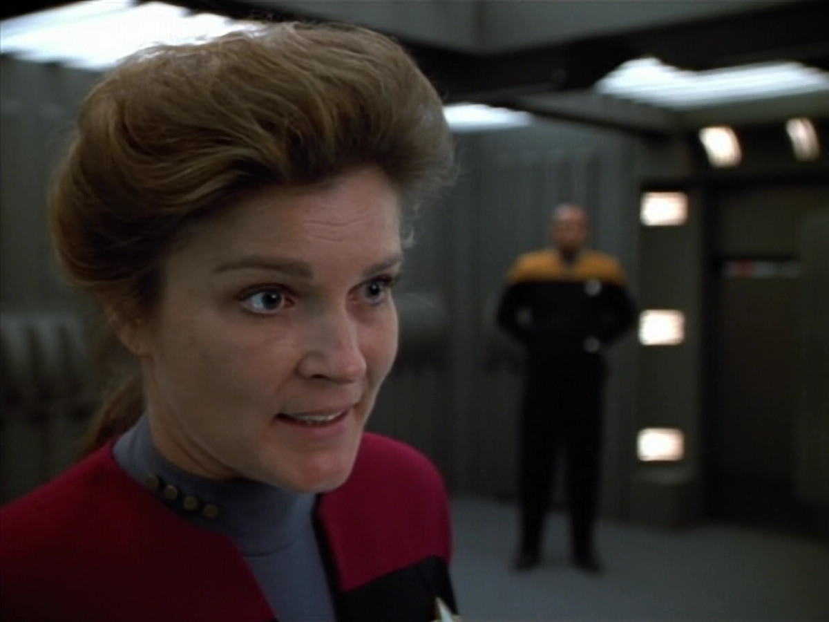 extant_StarTrek_VOY_4x07-ScientificMethod_03253.jpg