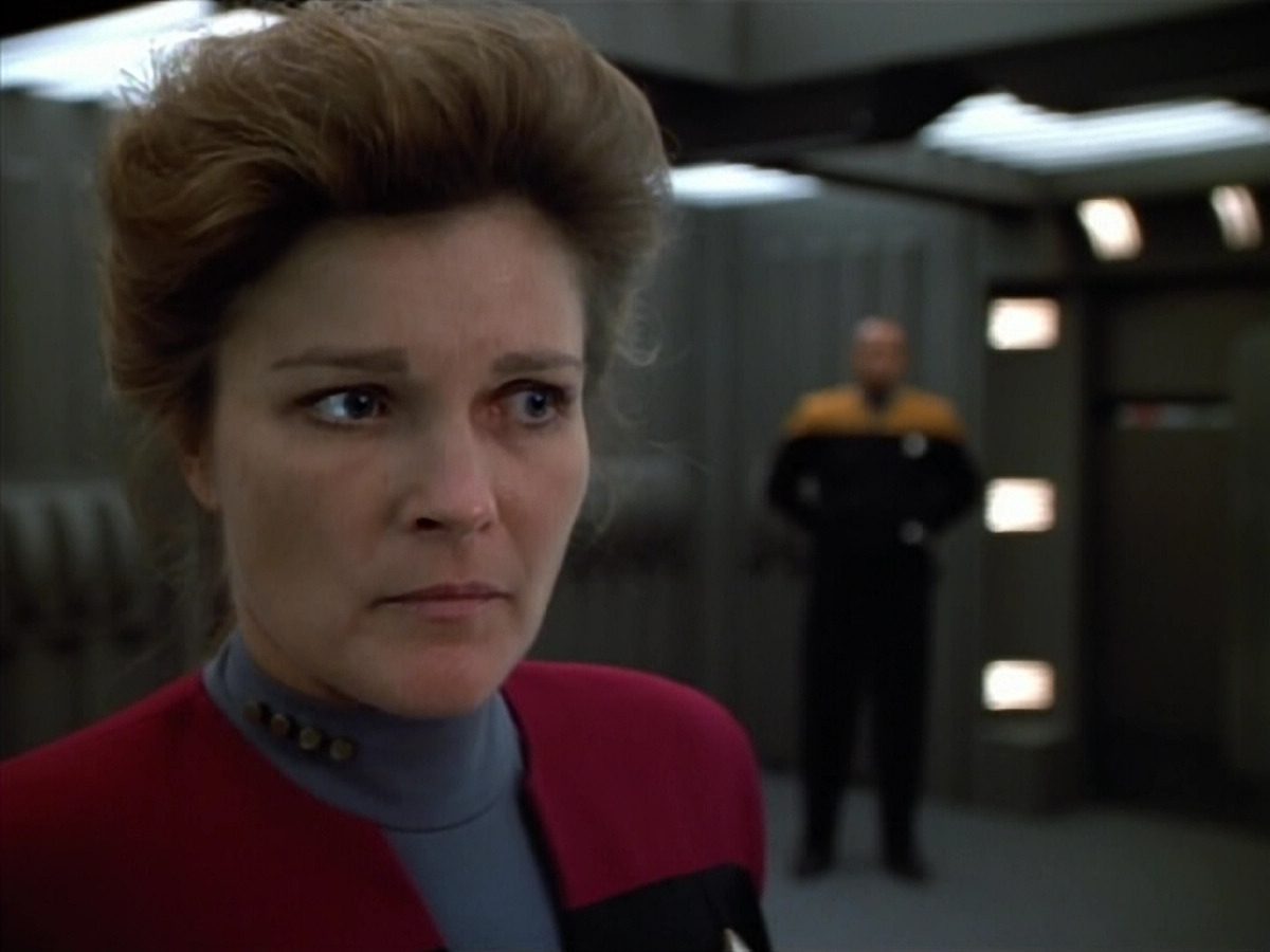 extant_StarTrek_VOY_4x07-ScientificMethod_03319.jpg