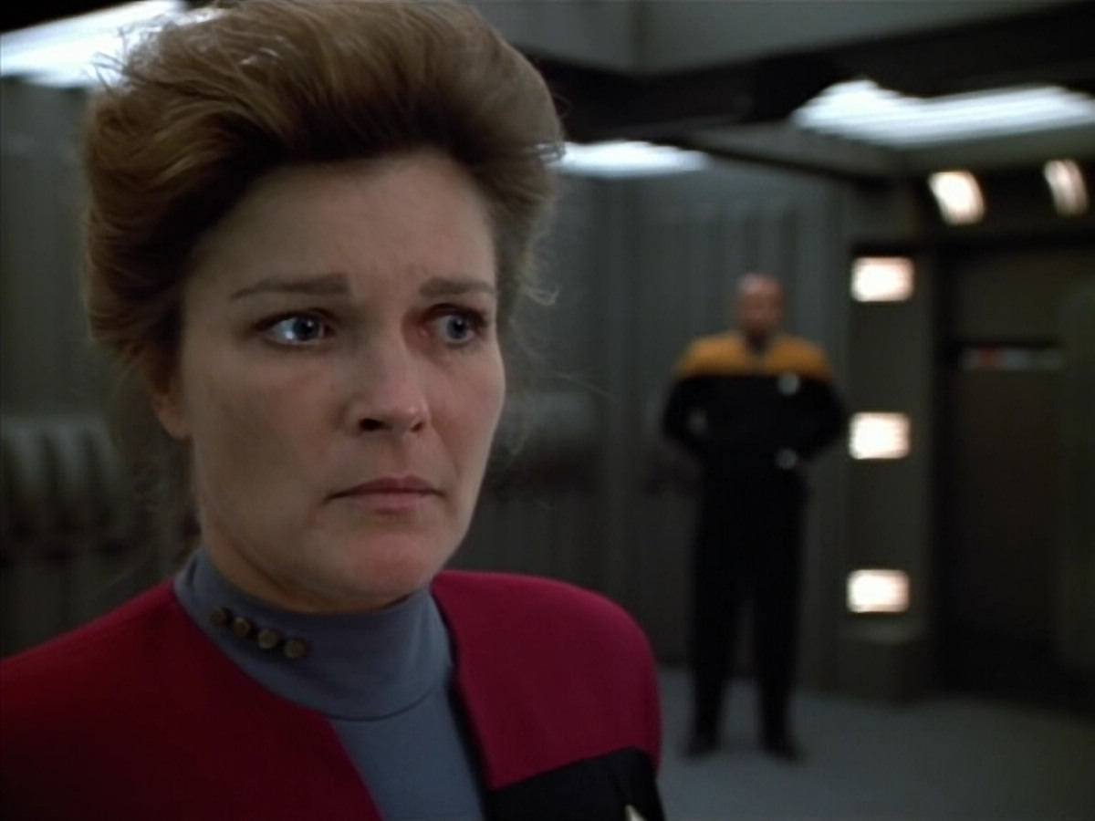 extant_StarTrek_VOY_4x07-ScientificMethod_03320.jpg