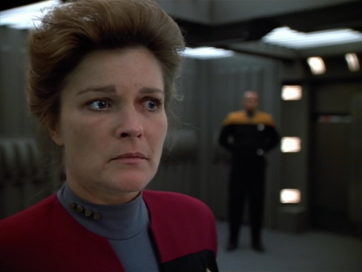 extant_StarTrek_VOY_4x07-ScientificMethod_03321.jpg