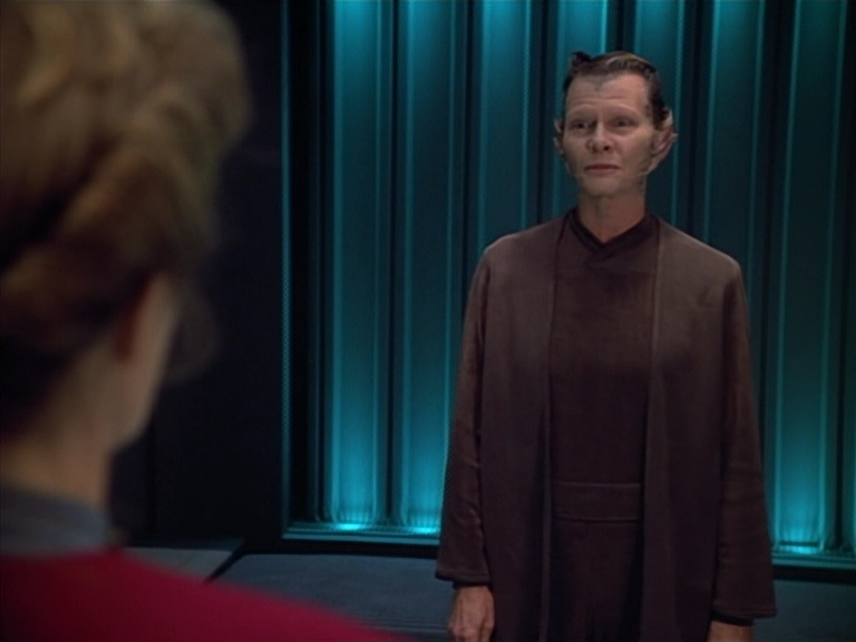 extant_StarTrek_VOY_4x07-ScientificMethod_03328.jpg