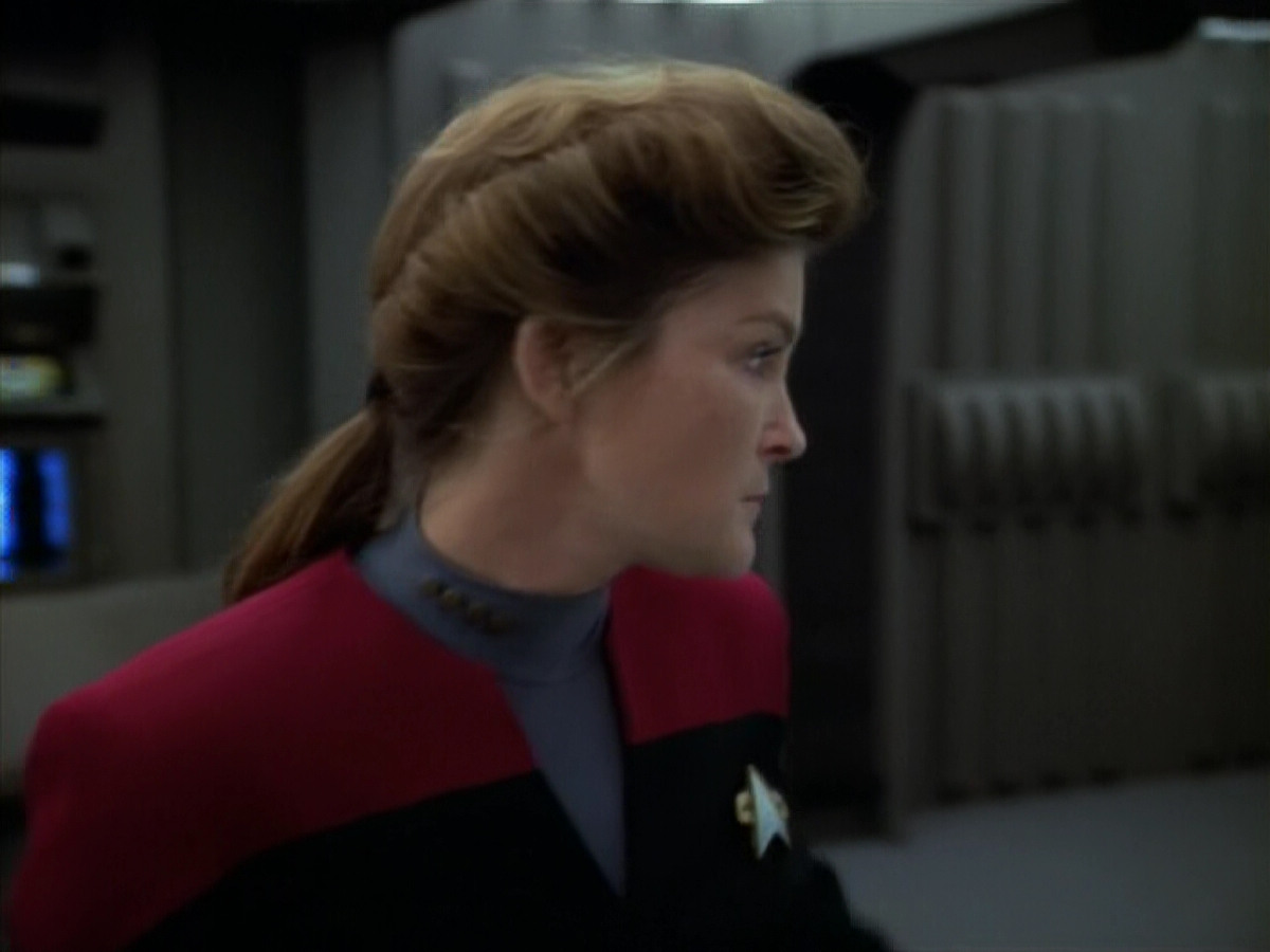 extant_StarTrek_VOY_4x07-ScientificMethod_03333.jpg