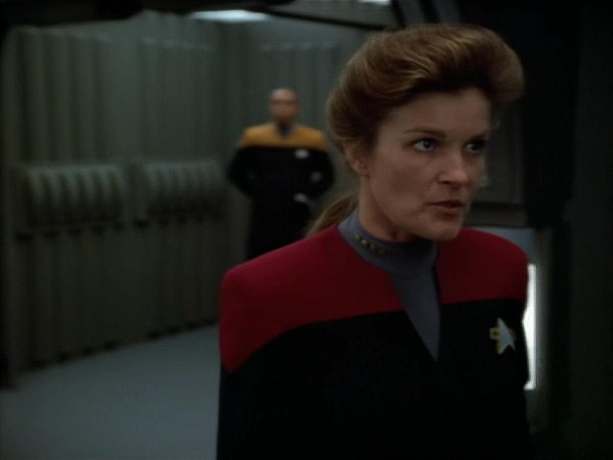 extant_StarTrek_VOY_4x07-ScientificMethod_03340.jpg