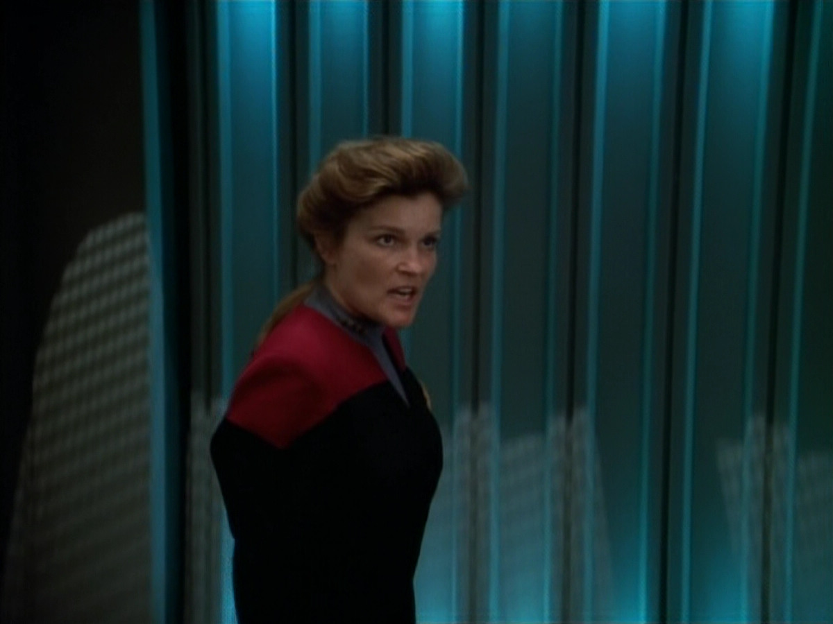 extant_StarTrek_VOY_4x07-ScientificMethod_03346.jpg