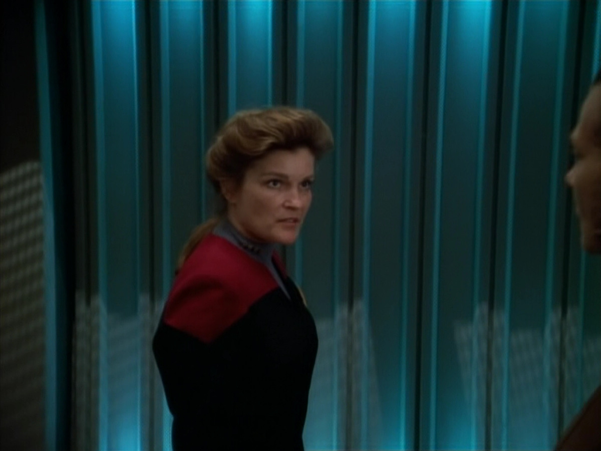 extant_StarTrek_VOY_4x07-ScientificMethod_03347.jpg