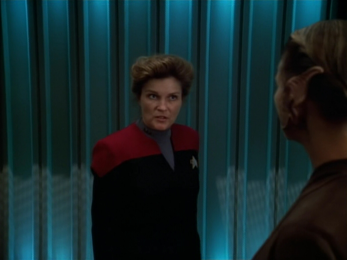 extant_StarTrek_VOY_4x07-ScientificMethod_03349.jpg