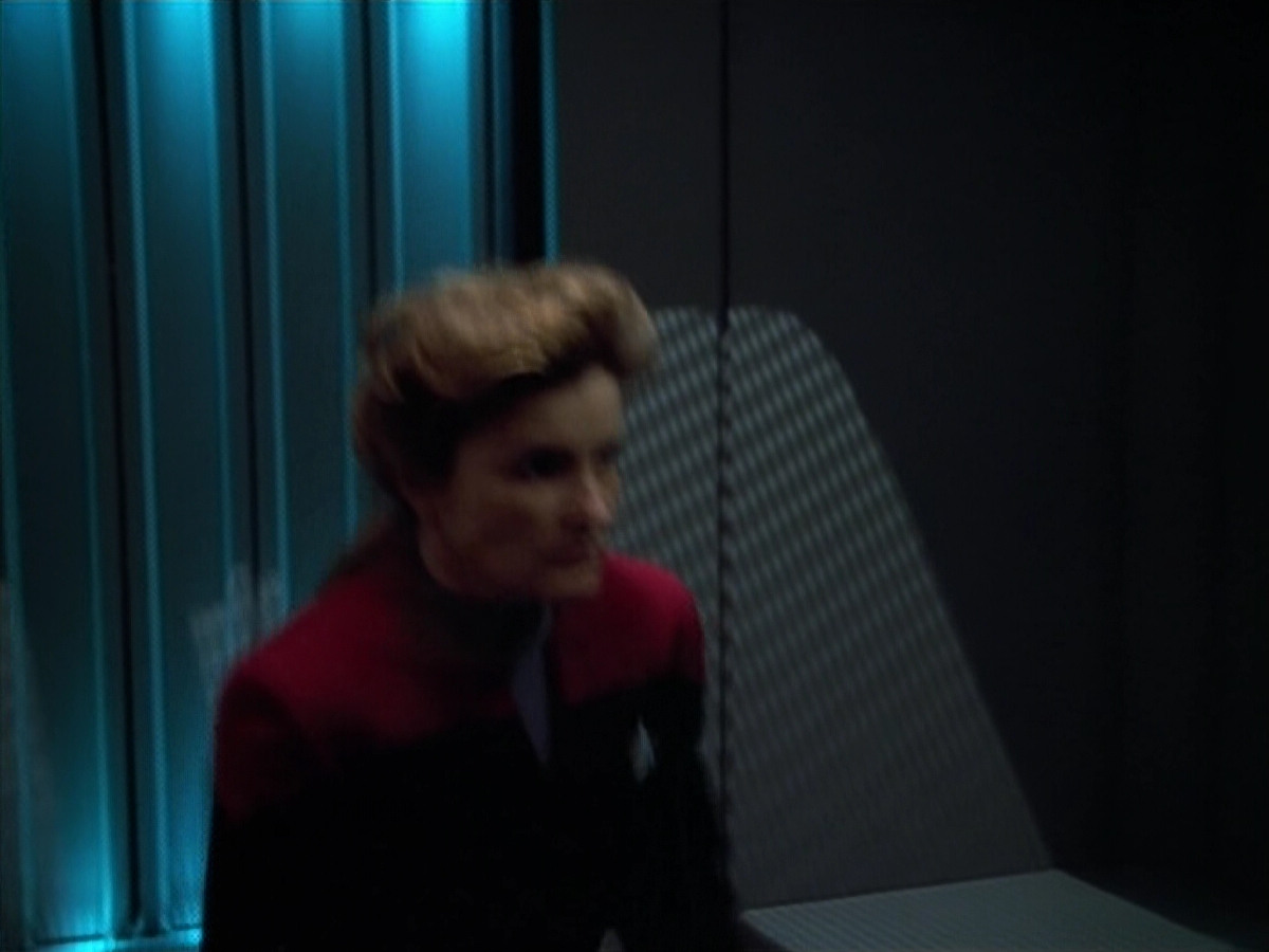 extant_StarTrek_VOY_4x07-ScientificMethod_03401.jpg