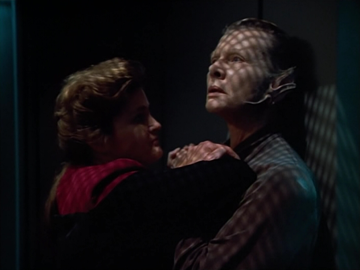 extant_StarTrek_VOY_4x07-ScientificMethod_03407.jpg