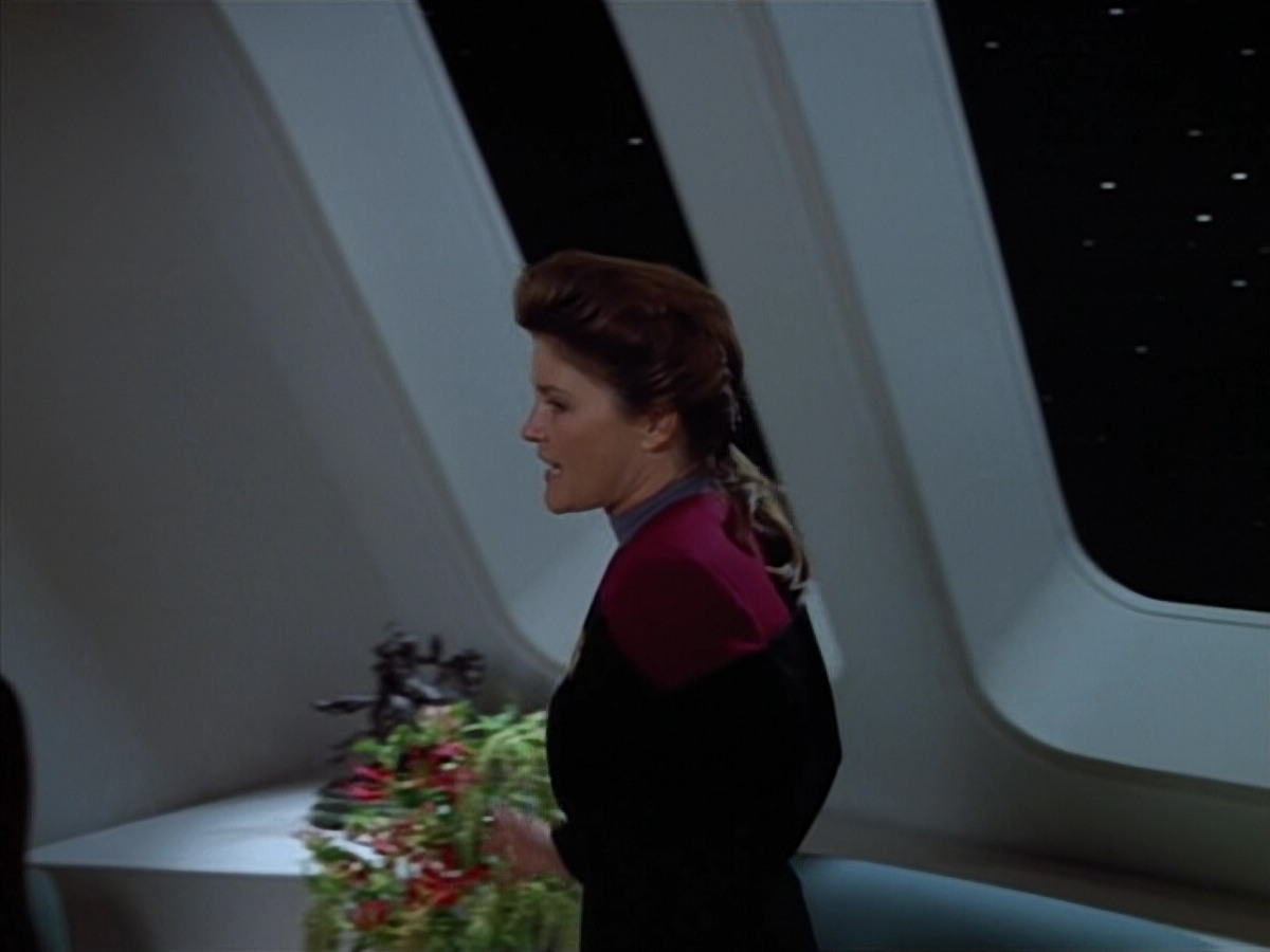 extant_StarTrek_VOY_4x07-ScientificMethod_03509.jpg