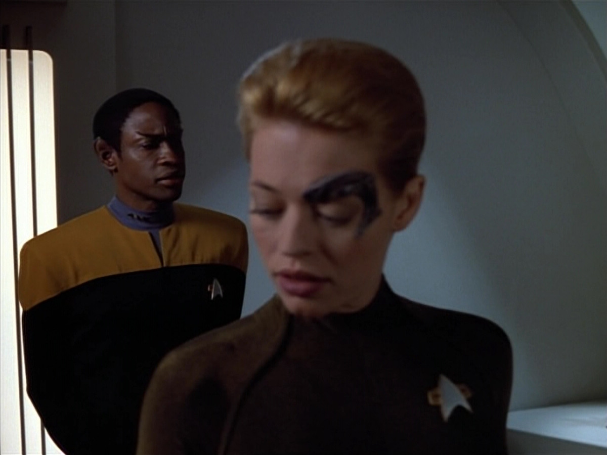 extant_StarTrek_VOY_4x07-ScientificMethod_03525.jpg