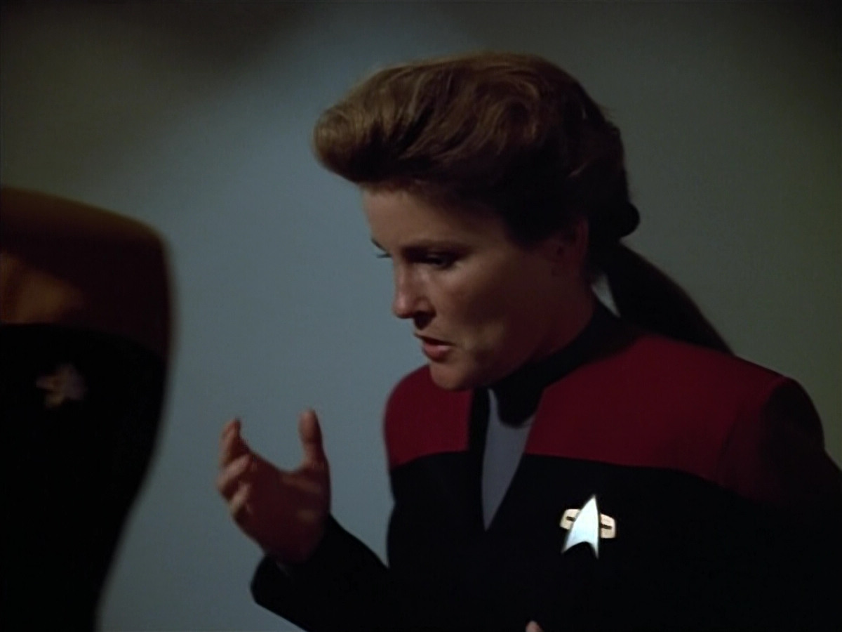 extant_StarTrek_VOY_4x07-ScientificMethod_03532.jpg