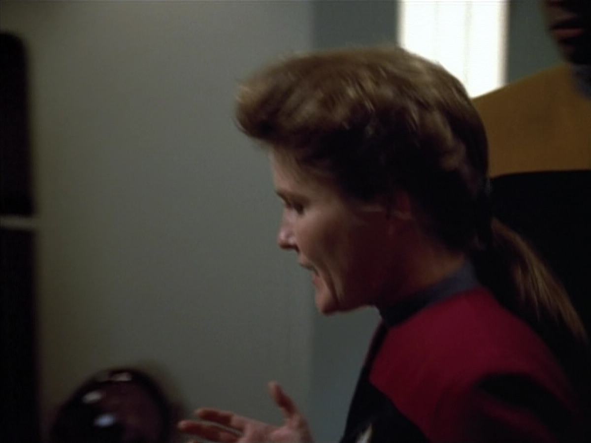 extant_StarTrek_VOY_4x07-ScientificMethod_03534.jpg