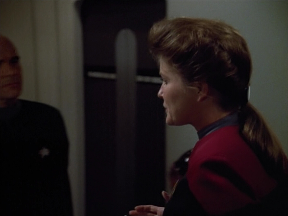 extant_StarTrek_VOY_4x07-ScientificMethod_03535.jpg