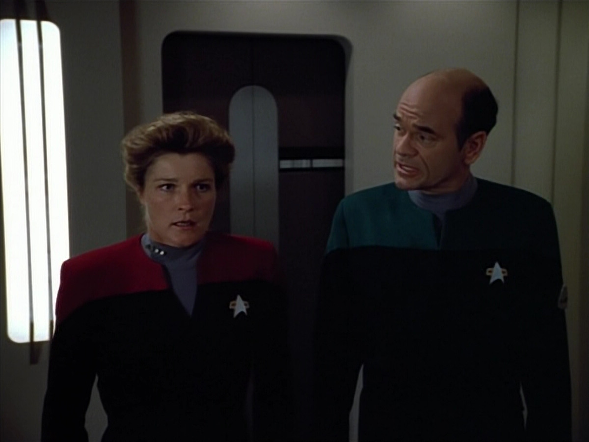 extant_StarTrek_VOY_4x07-ScientificMethod_03543.jpg