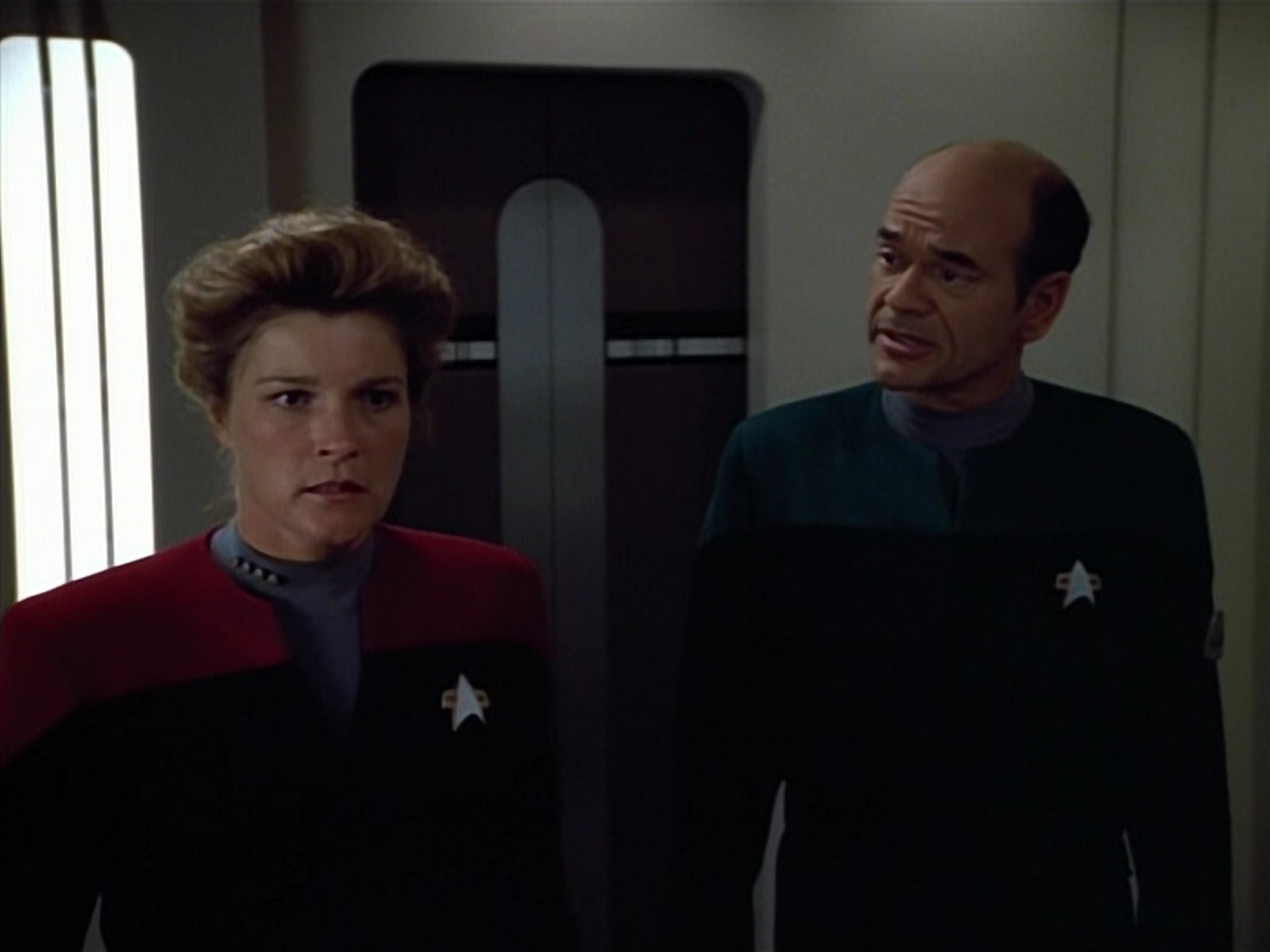 extant_StarTrek_VOY_4x07-ScientificMethod_03544.jpg