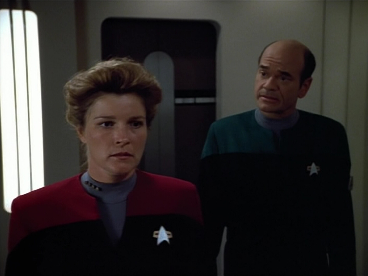 extant_StarTrek_VOY_4x07-ScientificMethod_03545.jpg