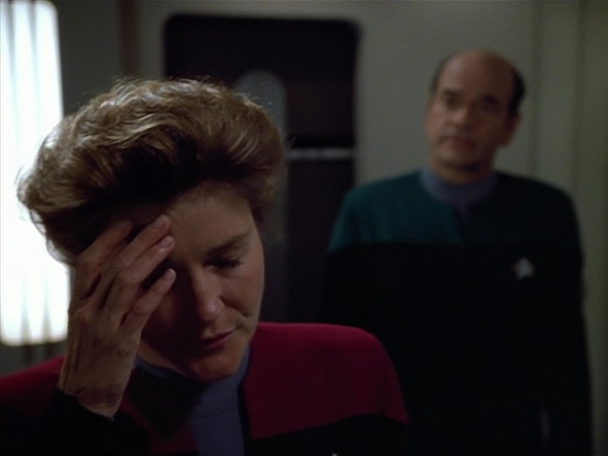 extant_StarTrek_VOY_4x07-ScientificMethod_03547.jpg