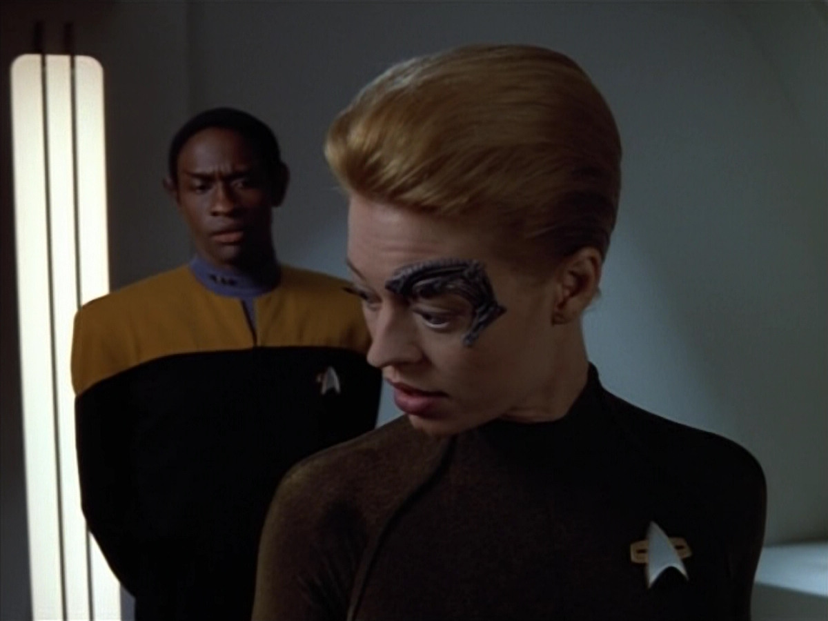 extant_StarTrek_VOY_4x07-ScientificMethod_03553.jpg
