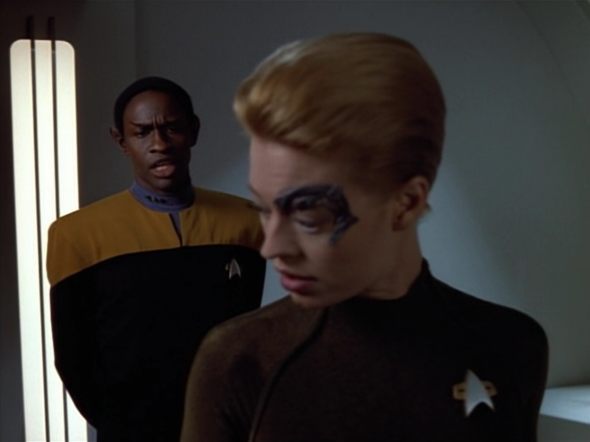 extant_StarTrek_VOY_4x07-ScientificMethod_03554.jpg