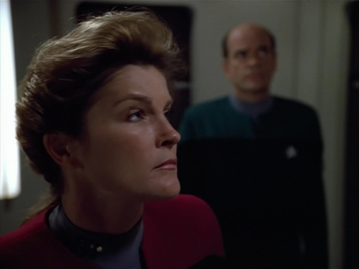 extant_StarTrek_VOY_4x07-ScientificMethod_03556.jpg