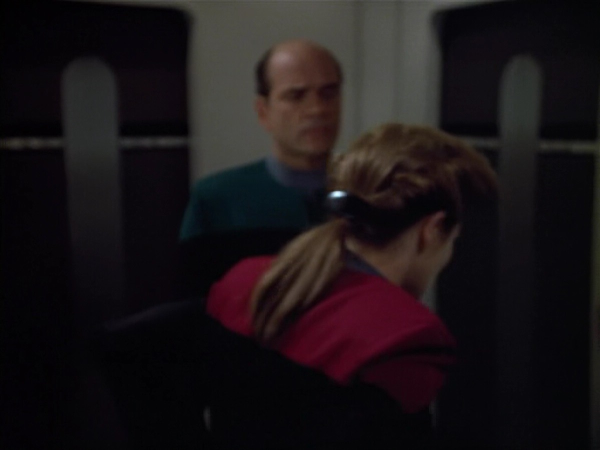 extant_StarTrek_VOY_4x07-ScientificMethod_03558.jpg