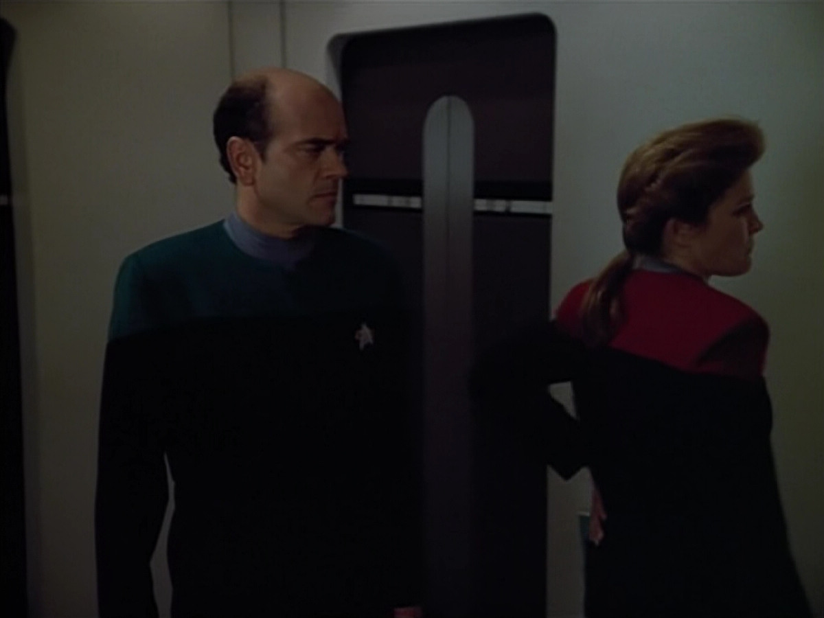 extant_StarTrek_VOY_4x07-ScientificMethod_03561.jpg