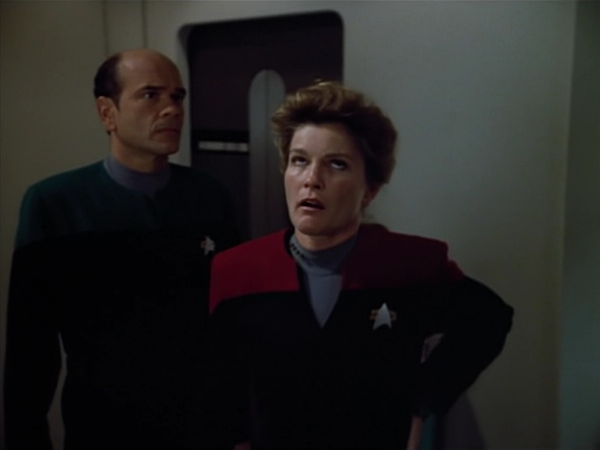 extant_StarTrek_VOY_4x07-ScientificMethod_03564.jpg
