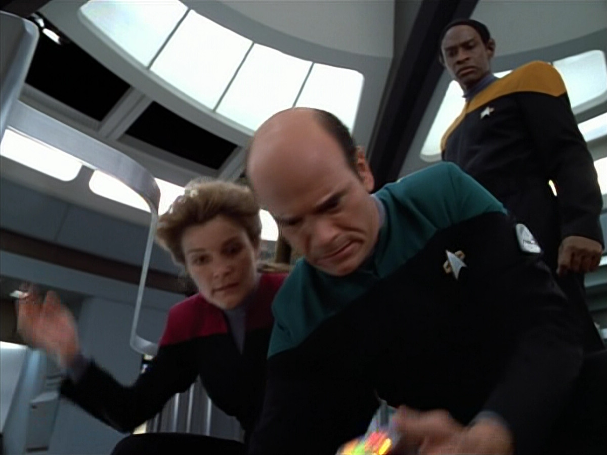 extant_StarTrek_VOY_4x07-ScientificMethod_03579.jpg