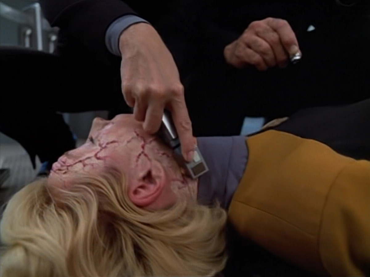extant_StarTrek_VOY_4x07-ScientificMethod_03595.jpg