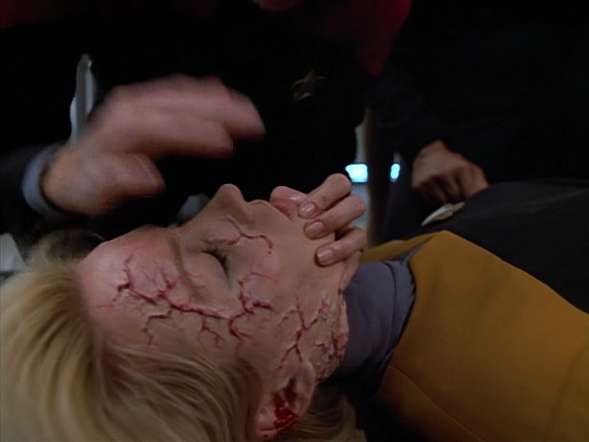 extant_StarTrek_VOY_4x07-ScientificMethod_03616.jpg
