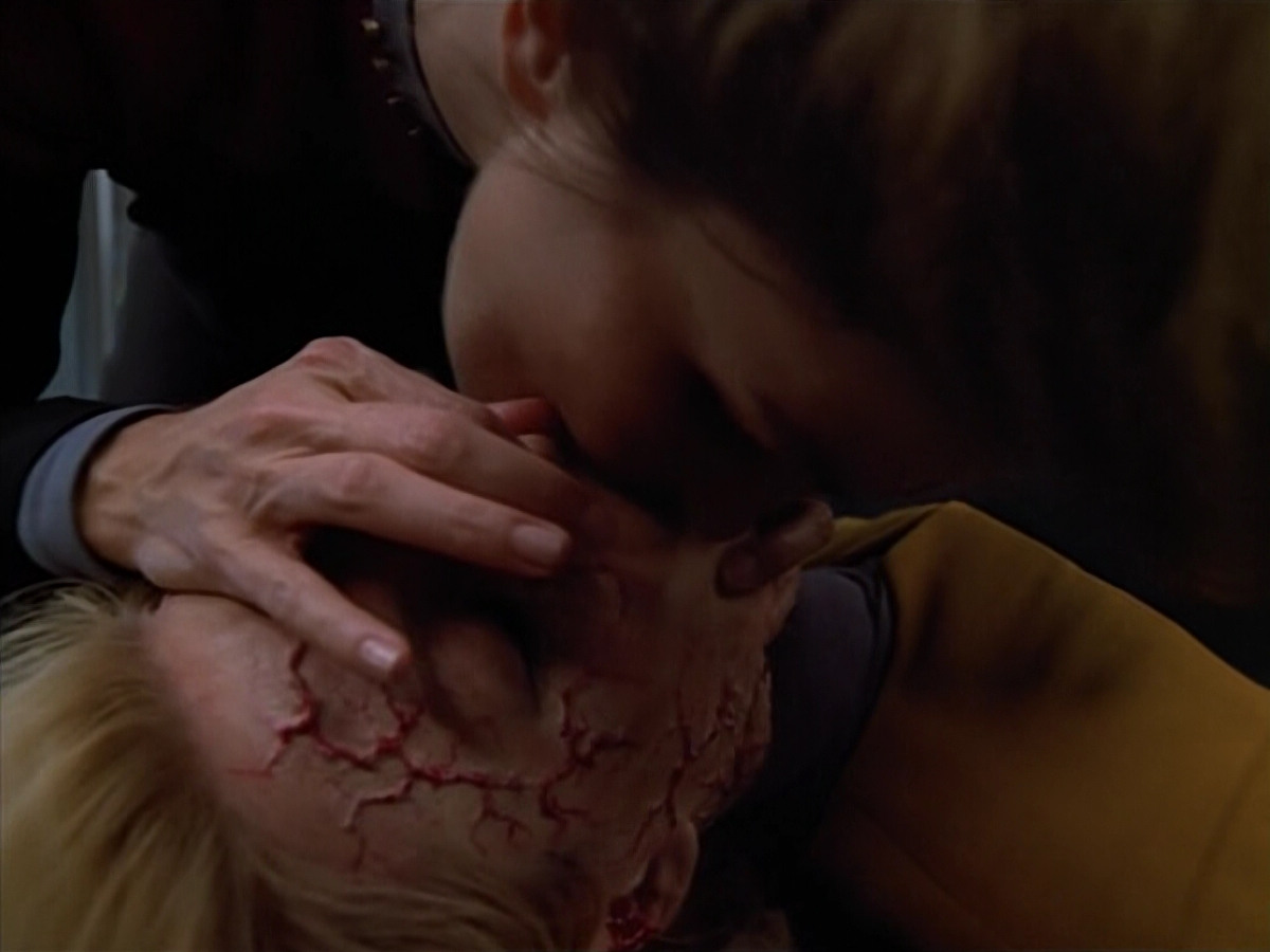 extant_StarTrek_VOY_4x07-ScientificMethod_03617.jpg