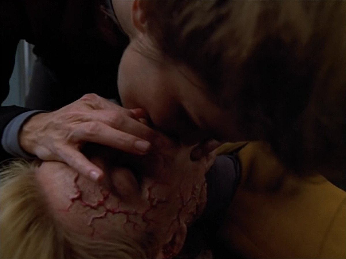 extant_StarTrek_VOY_4x07-ScientificMethod_03618.jpg
