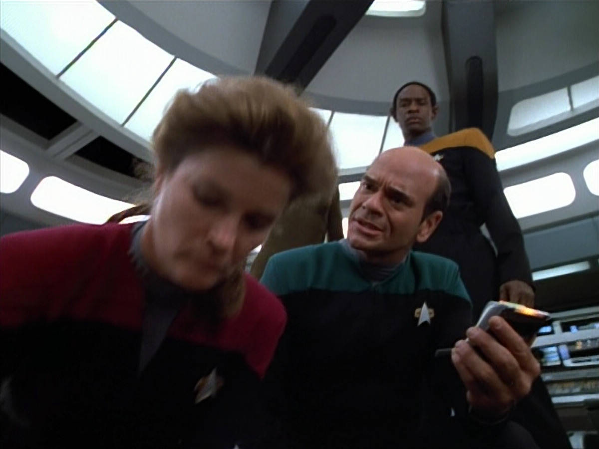 extant_StarTrek_VOY_4x07-ScientificMethod_03630.jpg