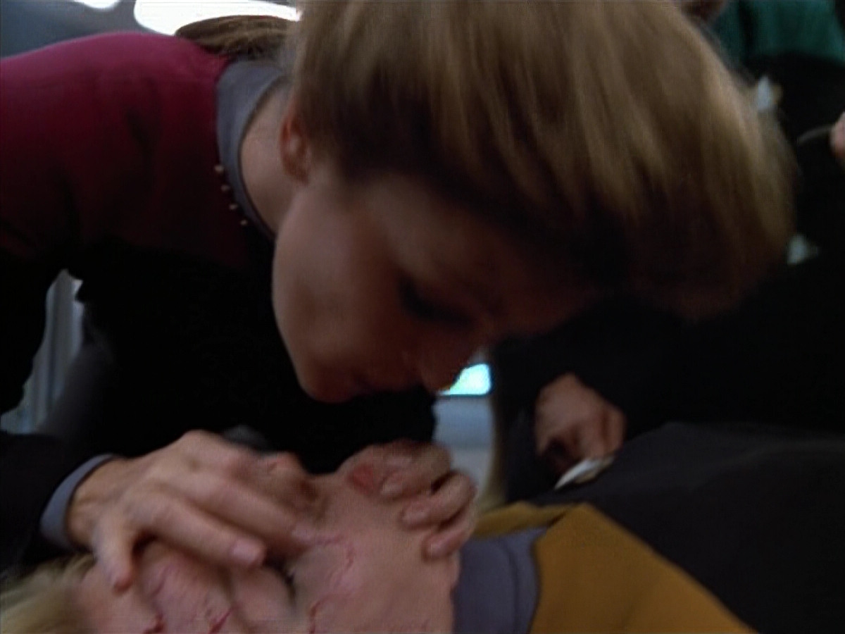 extant_StarTrek_VOY_4x07-ScientificMethod_03631.jpg