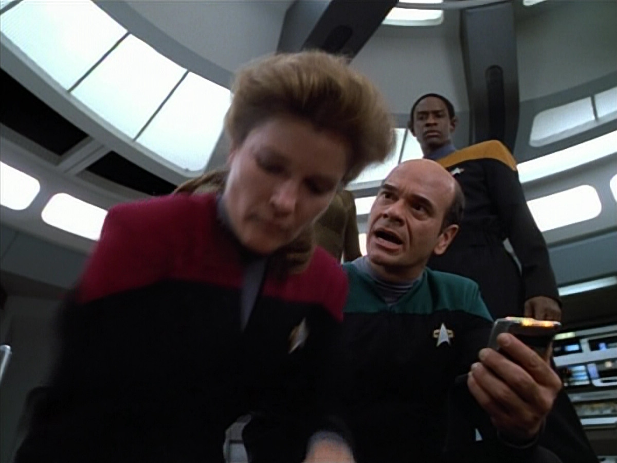 extant_StarTrek_VOY_4x07-ScientificMethod_03641.jpg