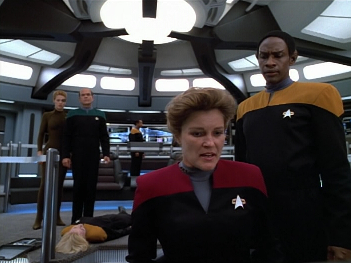 extant_StarTrek_VOY_4x07-ScientificMethod_03665.jpg