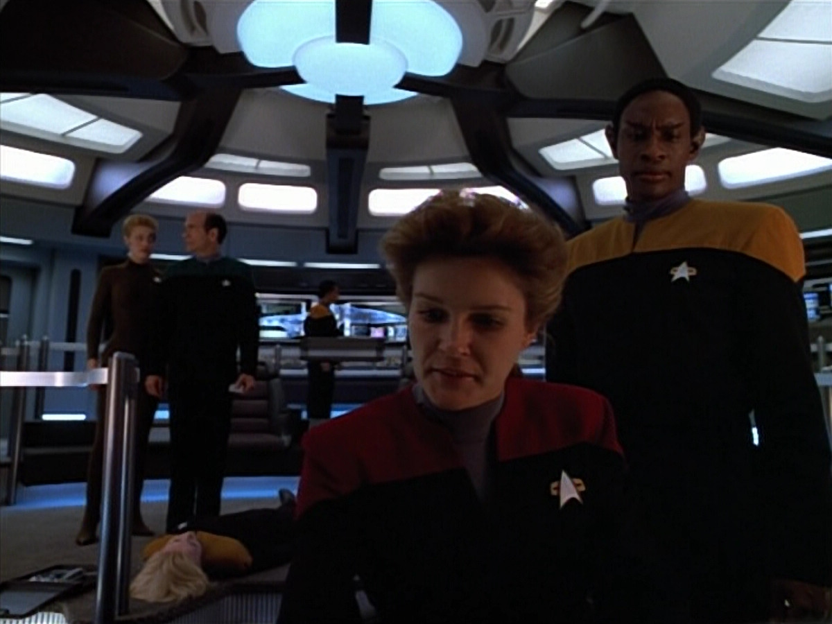 extant_StarTrek_VOY_4x07-ScientificMethod_03668.jpg