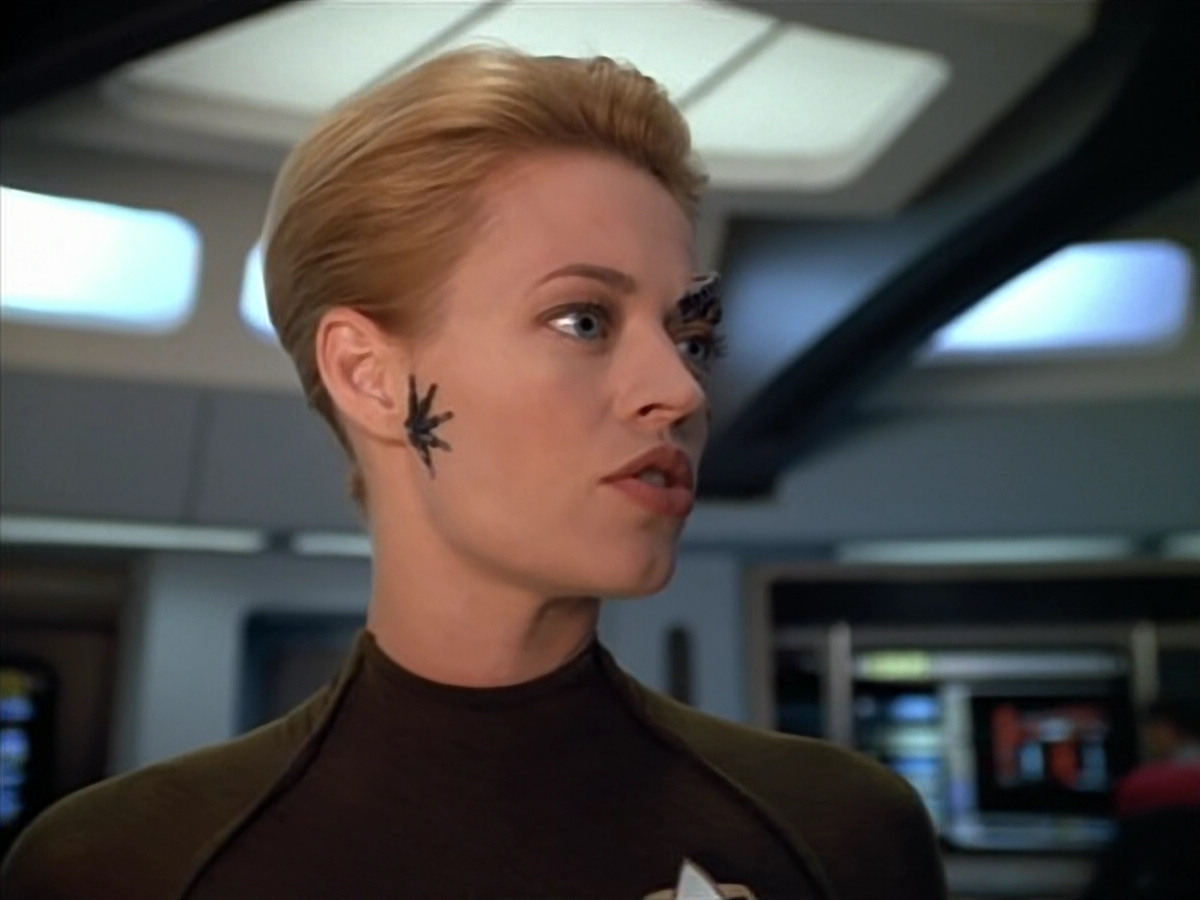 extant_StarTrek_VOY_4x07-ScientificMethod_03682.jpg