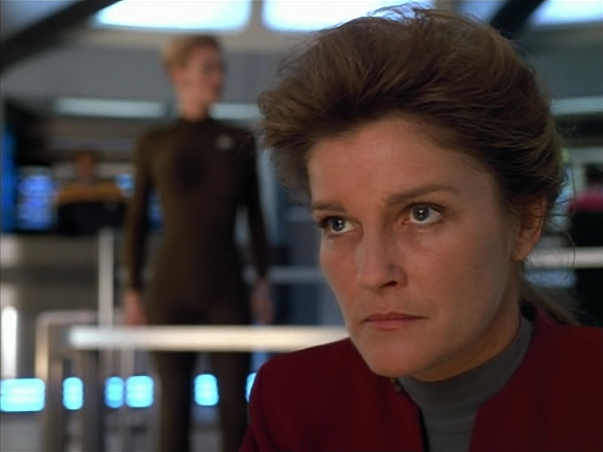 extant_StarTrek_VOY_4x07-ScientificMethod_03686.jpg