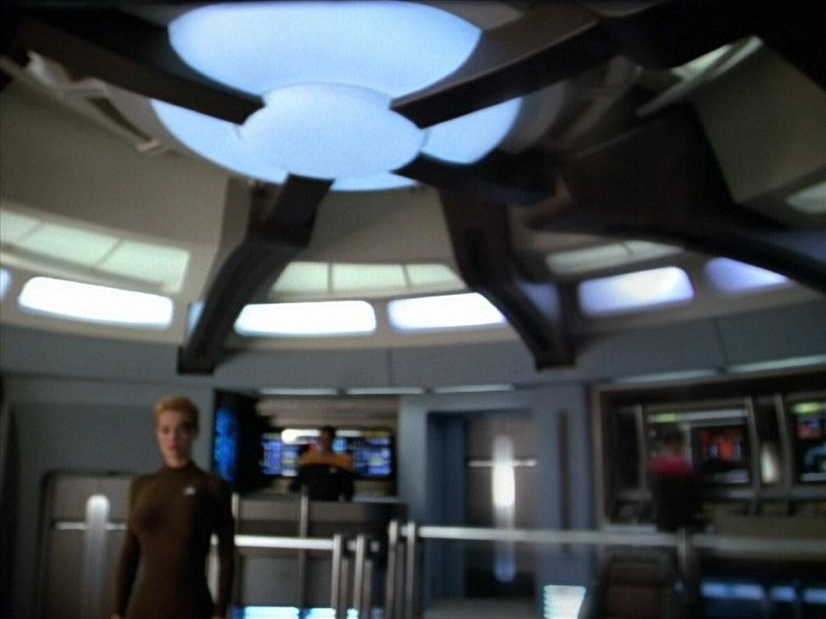 extant_StarTrek_VOY_4x07-ScientificMethod_03716.jpg