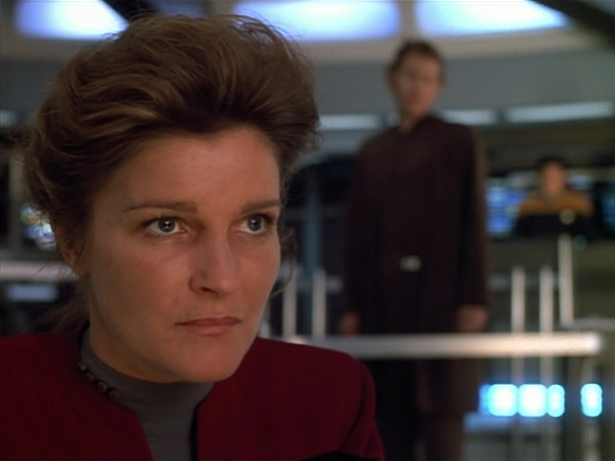 extant_StarTrek_VOY_4x07-ScientificMethod_03734.jpg