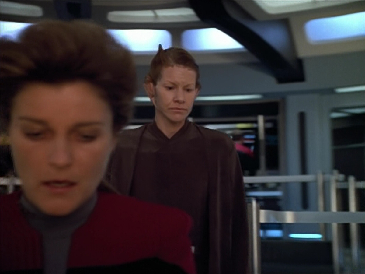 extant_StarTrek_VOY_4x07-ScientificMethod_03744.jpg