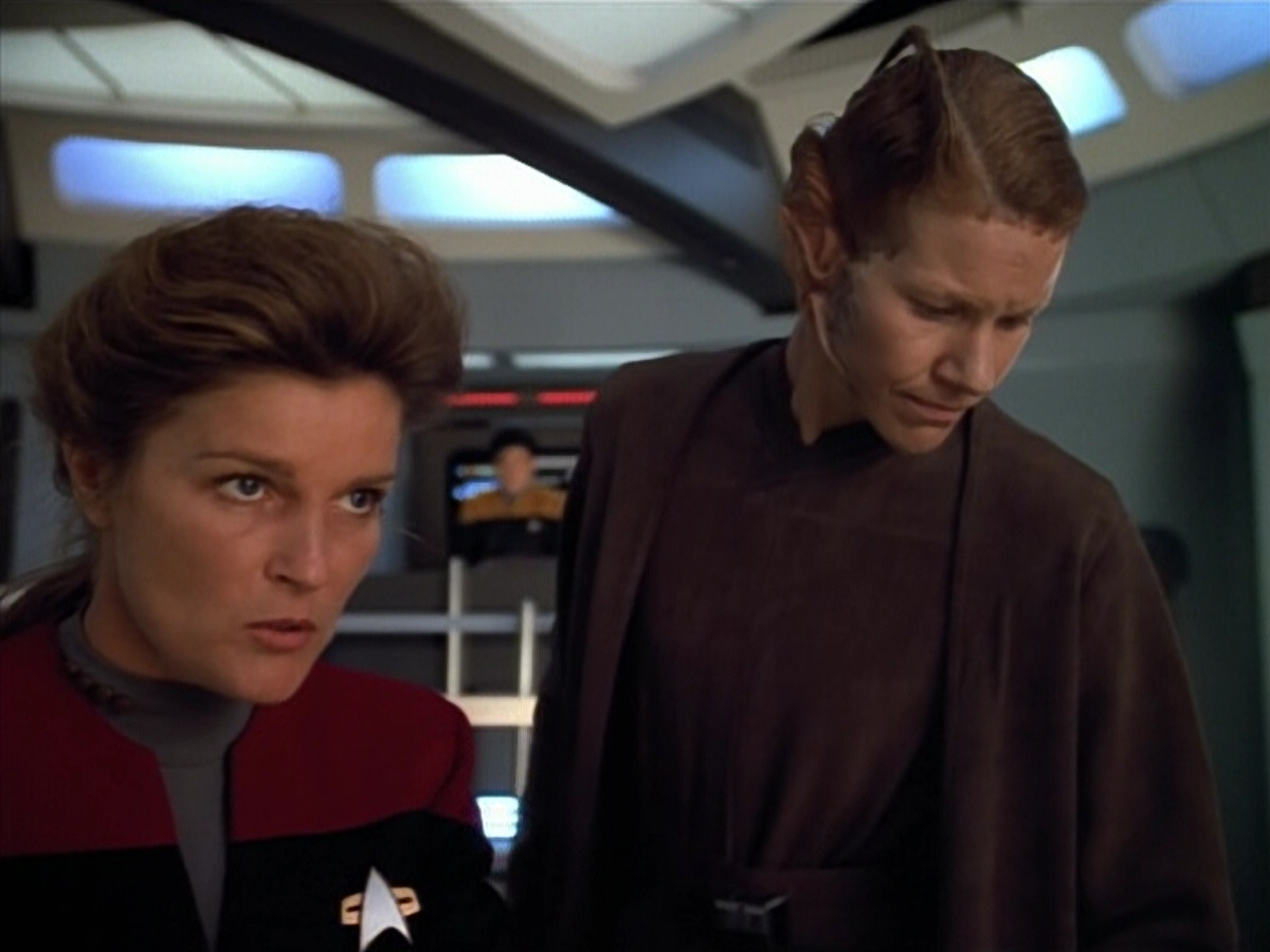 extant_StarTrek_VOY_4x07-ScientificMethod_03749.jpg