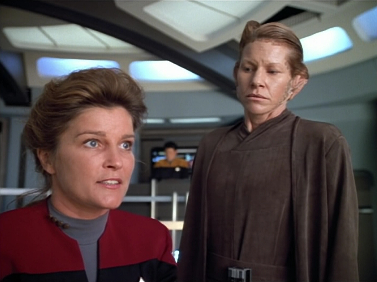 extant_StarTrek_VOY_4x07-ScientificMethod_03782.jpg