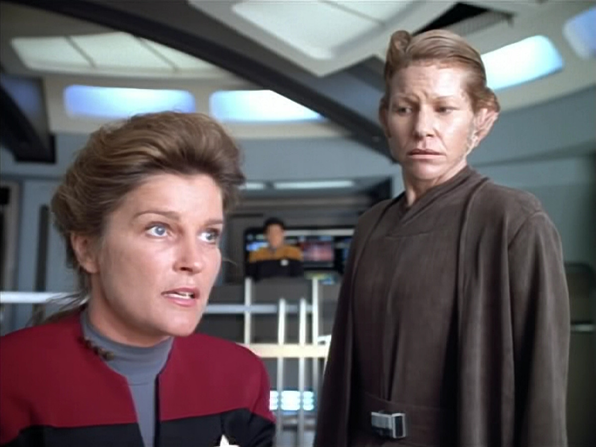 extant_StarTrek_VOY_4x07-ScientificMethod_03816.jpg