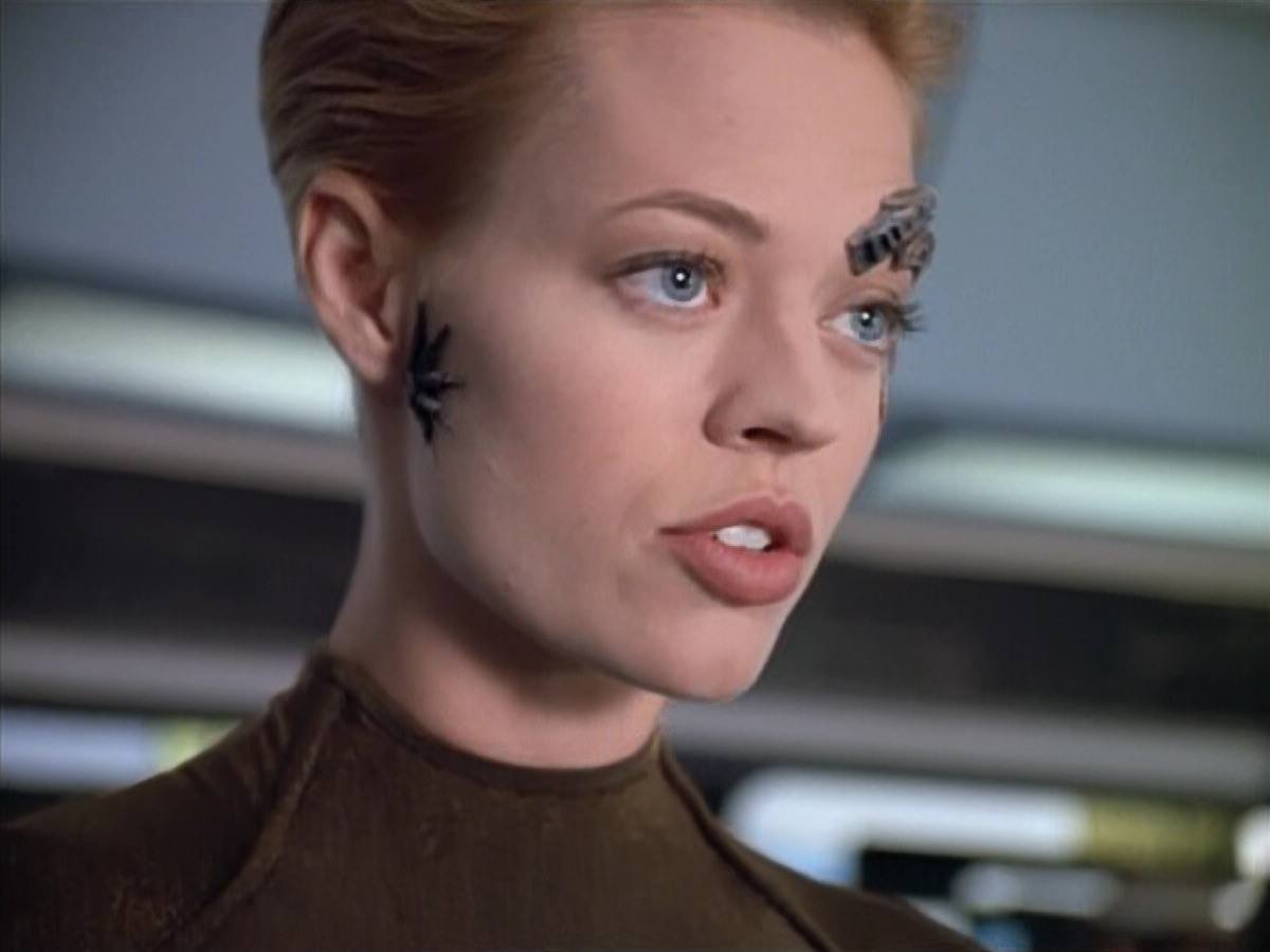 extant_StarTrek_VOY_4x07-ScientificMethod_03850.jpg
